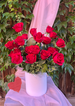 Load image into Gallery viewer, Rouge red rose hat box